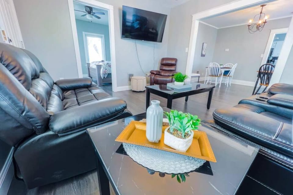 Cozy 3BR 1 bath in Niagara Falls Apartment in Niagara Falls