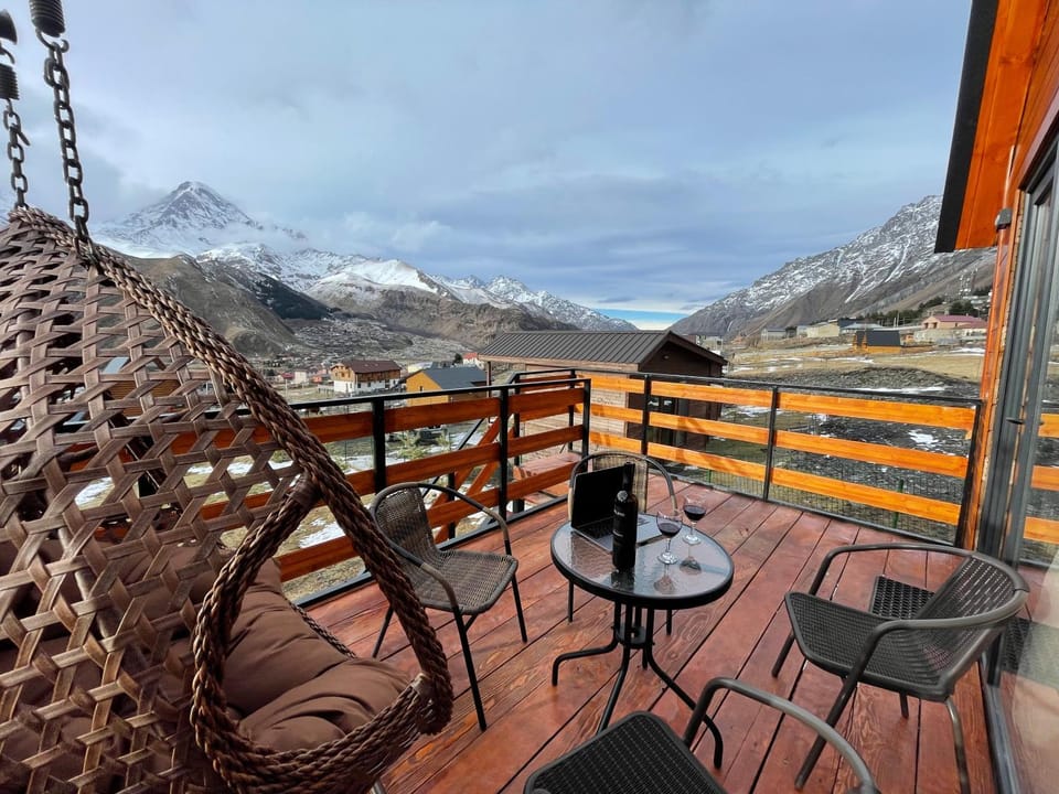View (from property/room), Balcony/Terrace, Mountain view