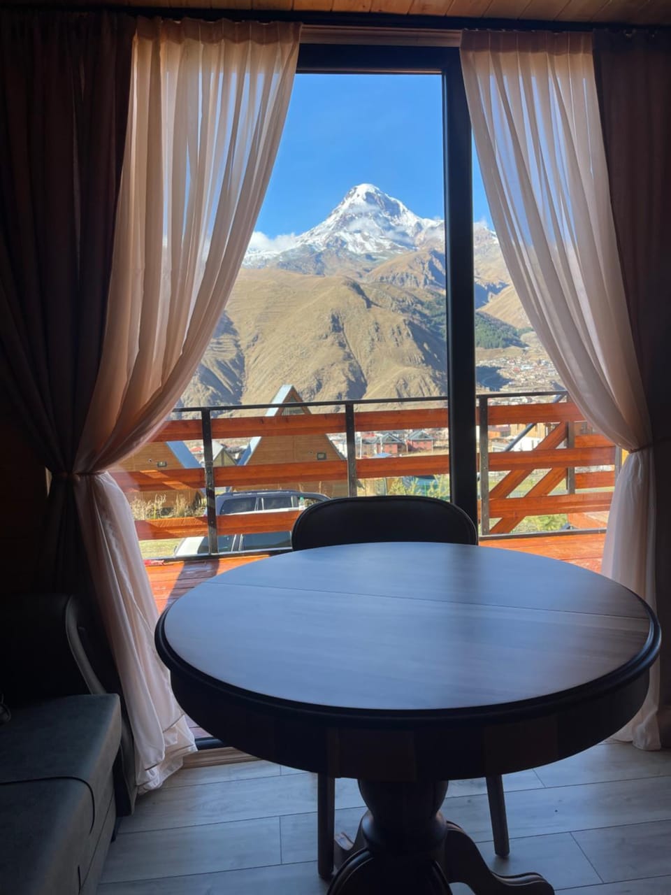 View (from property/room), Dining area, Mountain view