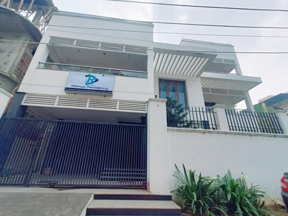 Property building, Facade/entrance