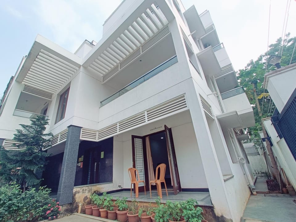 Property building, Facade/entrance