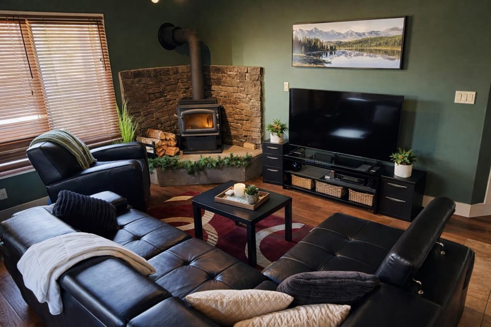 Summit View Alpine Retreat Apartment in Radium Hot Springs