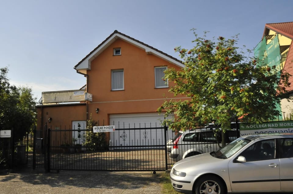 Facade/entrance, Area and facilities