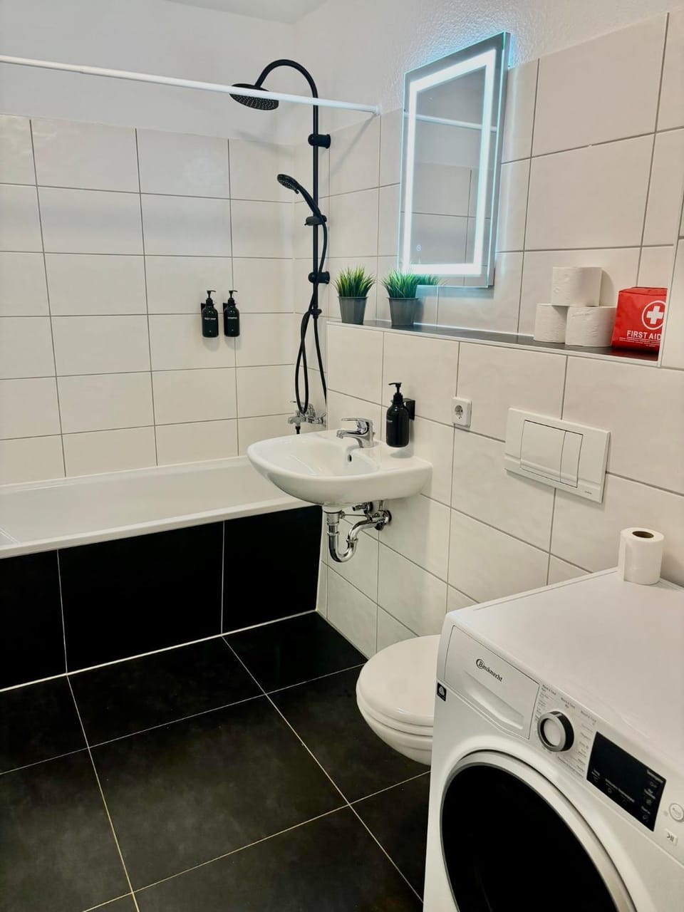 Bathroom, Bath, towels, washing machine, dryer