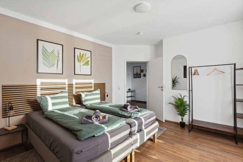 Bed, TV and multimedia, Photo of the whole room, Bedroom, towels, wardrobe