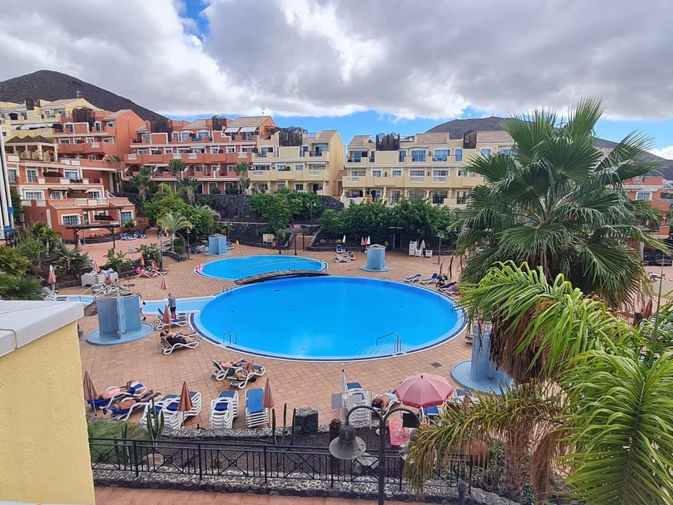 Property building, Pool view, Swimming pool, sunbed
