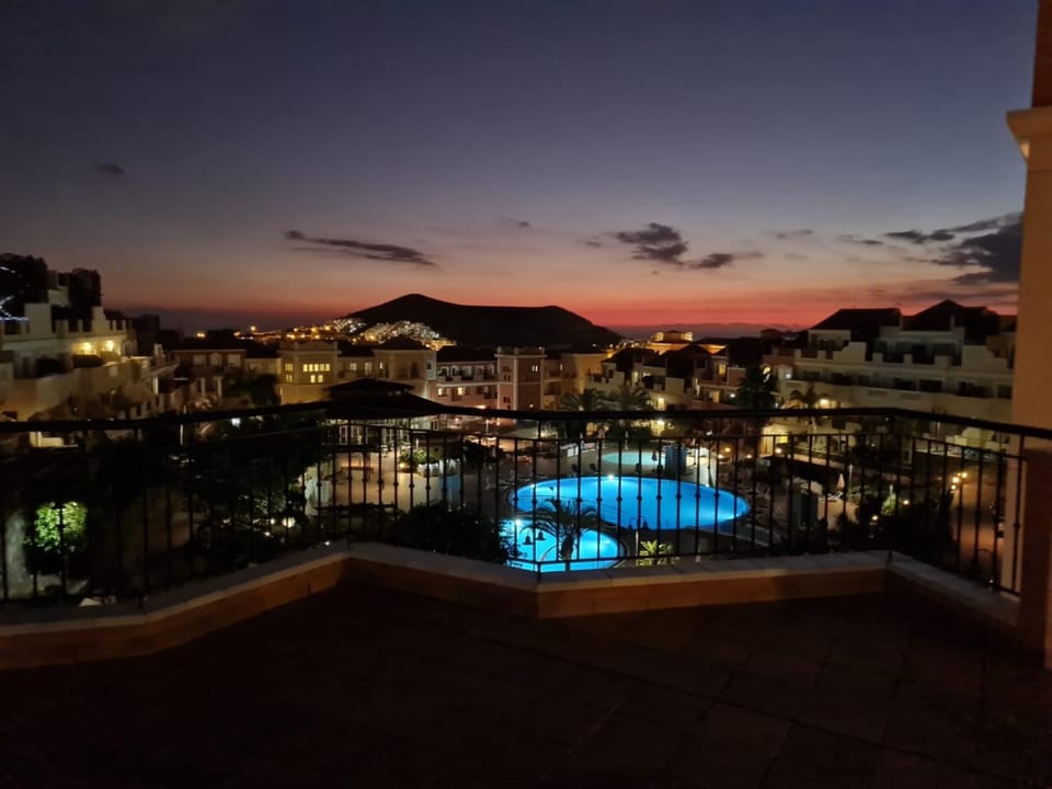 Night, Pool view