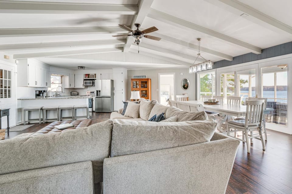 Waterfront Lake Tillery Home w/ Incredible Views! House in Lake Tillery