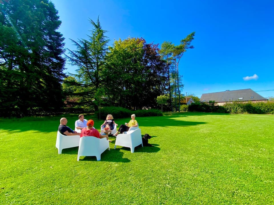 Garden, Garden view, group of guests