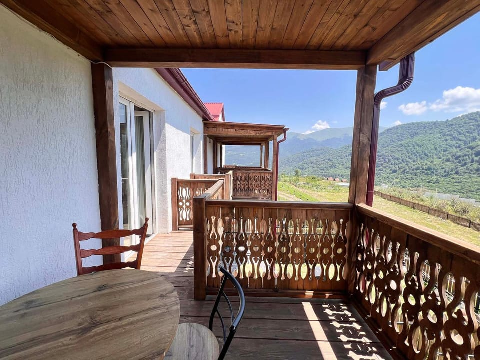 View (from property/room), Balcony/Terrace, Mountain view
