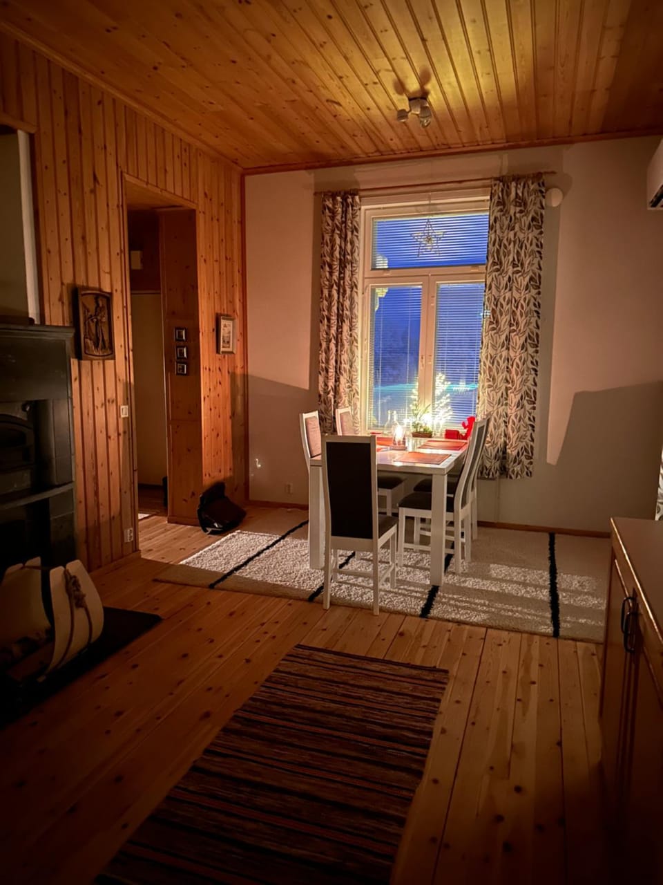 Kitchen or kitchenette, Seating area, Dining area
