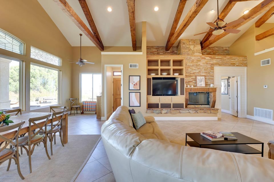Charming Temecula Home w/ Hot Tub, Mountain Views! House in Southern California