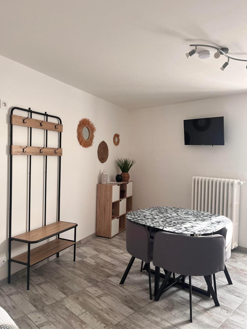TV and multimedia, Dining area