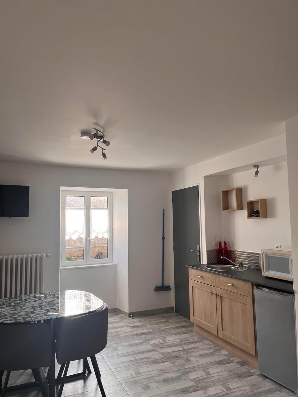 TV and multimedia, Kitchen or kitchenette, Dining area, minibar