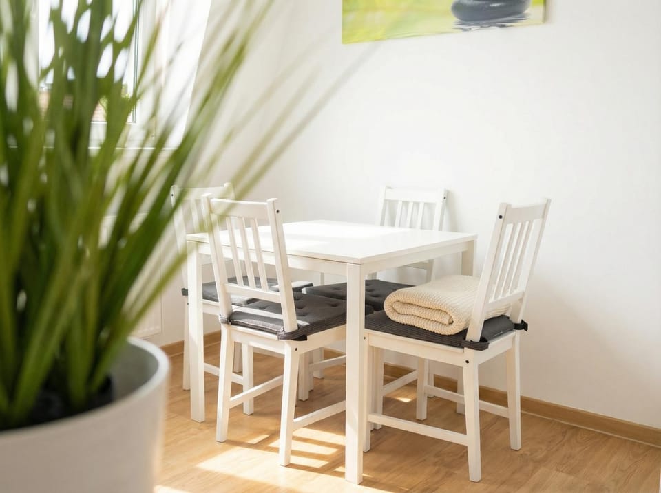 Seating area, Dining area, kitchen