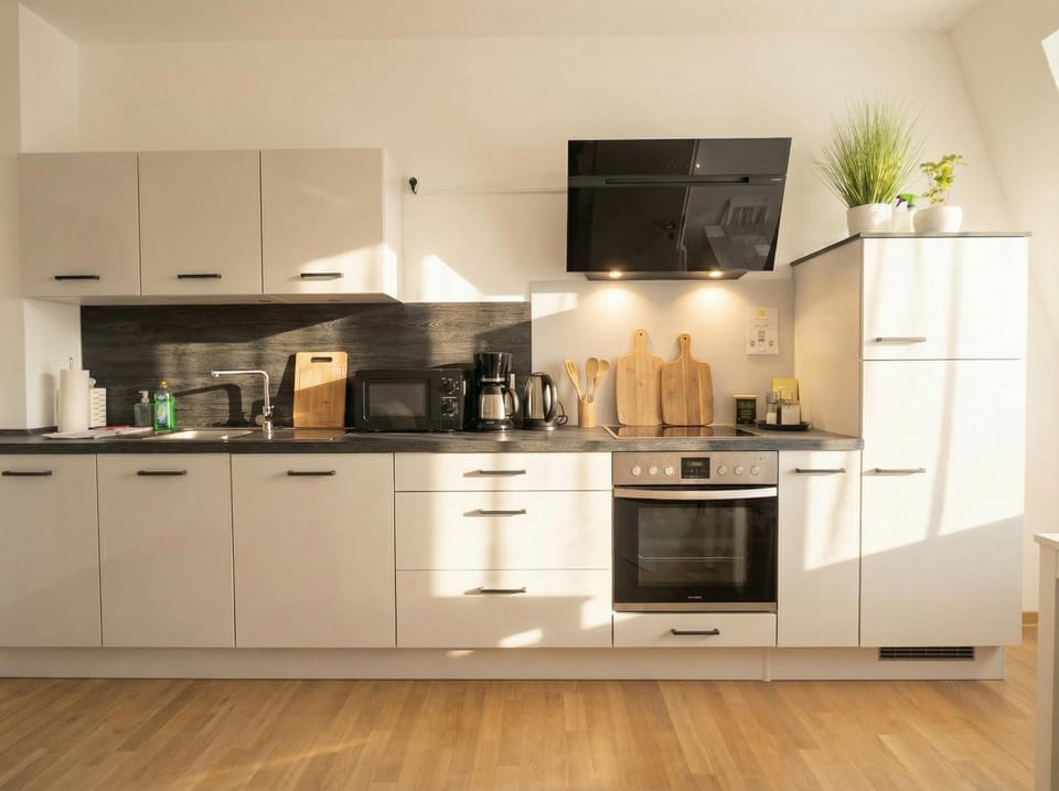 Coffee/tea facilities, Kitchen or kitchenette, dishwasher, oven, stove