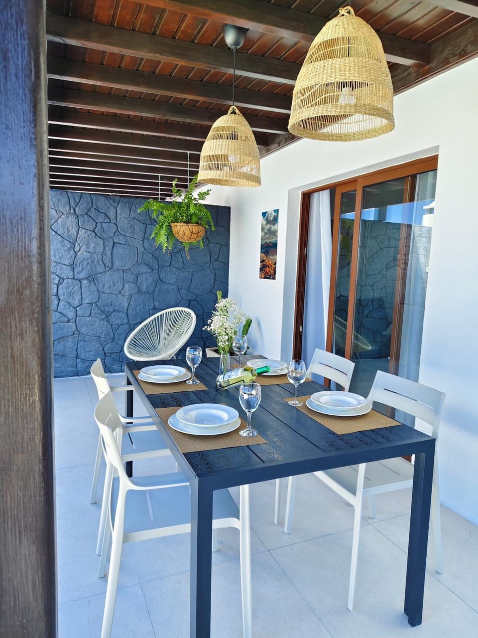 Summer, Dining area