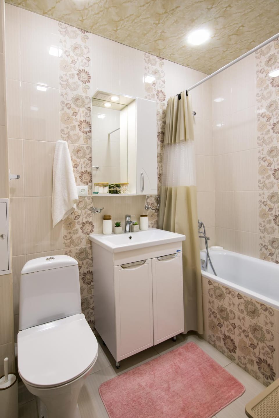 Shower, Toilet, Hot Tub, Bathroom, Bath, towels