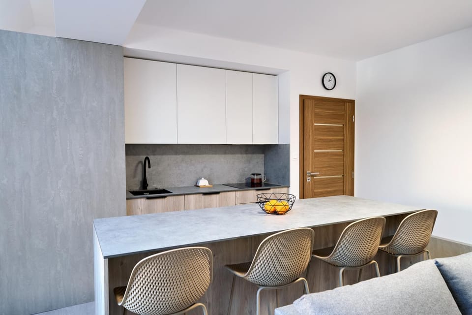 Kitchen or kitchenette, Seating area