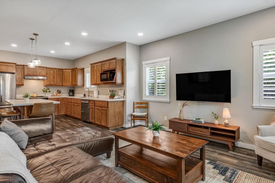 Remodeled Downtown 3bed Home Quartz Countertops House in Boise