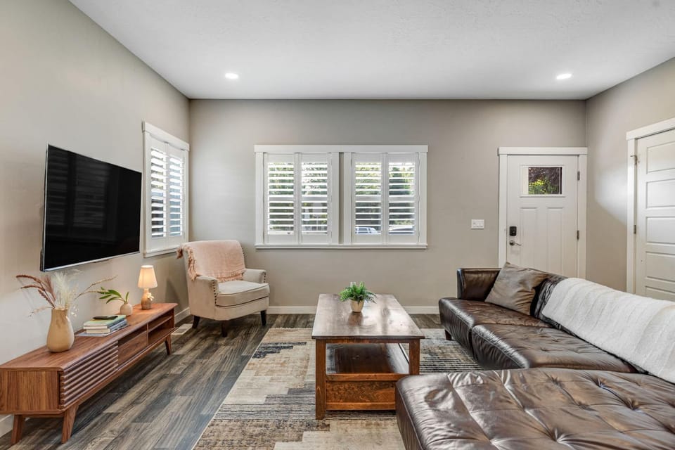 Remodeled Downtown 3bed Home Quartz Countertops House in Boise