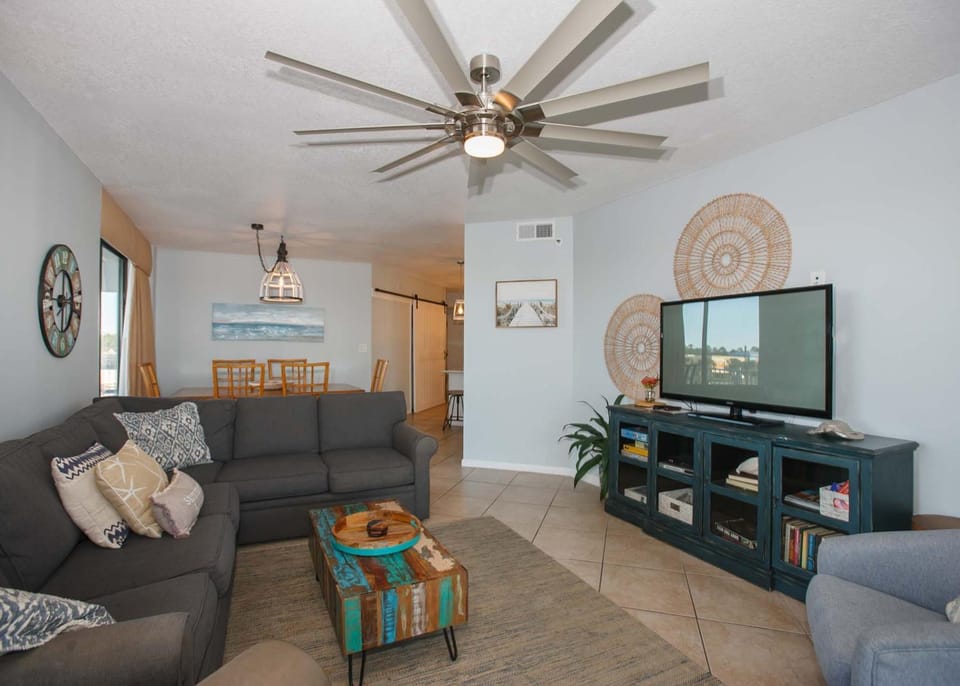 Summer House 306A by ALBVR - Corner Beachfront Condo - Beachfront Balcony Accessible from all Rooms House in Orange Beach