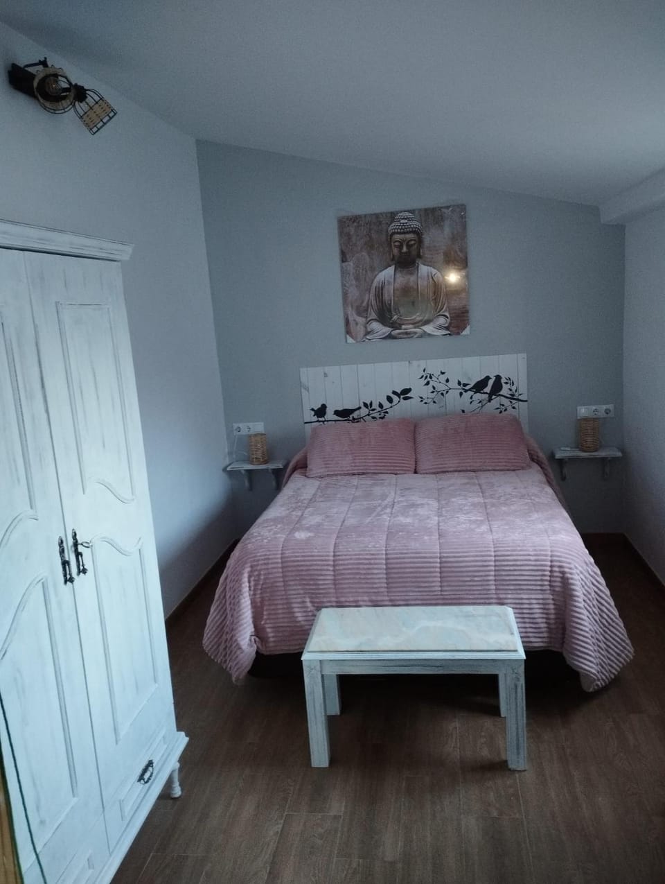 Bed, Photo of the whole room, wardrobe