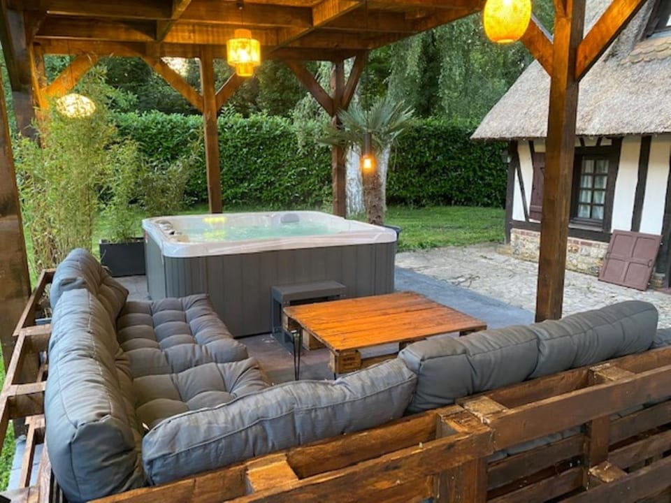 Patio, Day, Garden, Seating area, Garden view