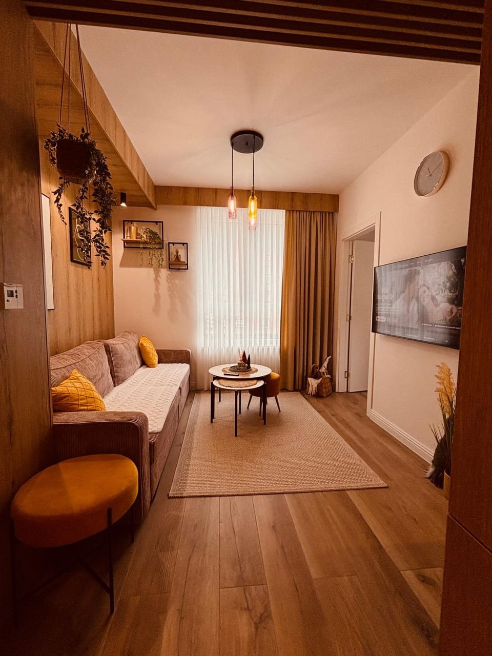 TV and multimedia, Living room, Seating area
