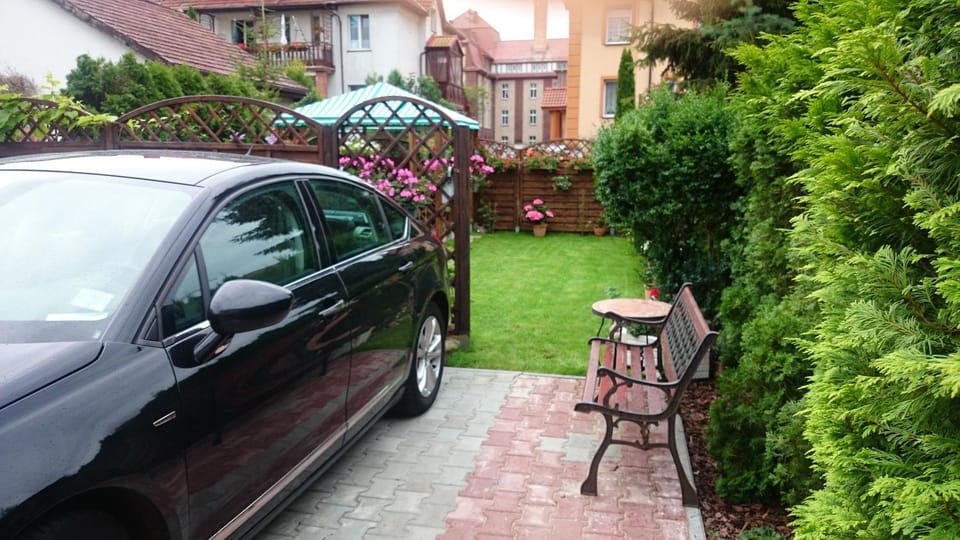 Property building, Day, Summer, Garden, On site, Area and facilities