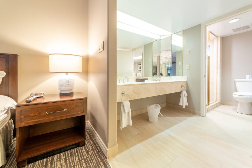 Toilet, Bathroom, towels
