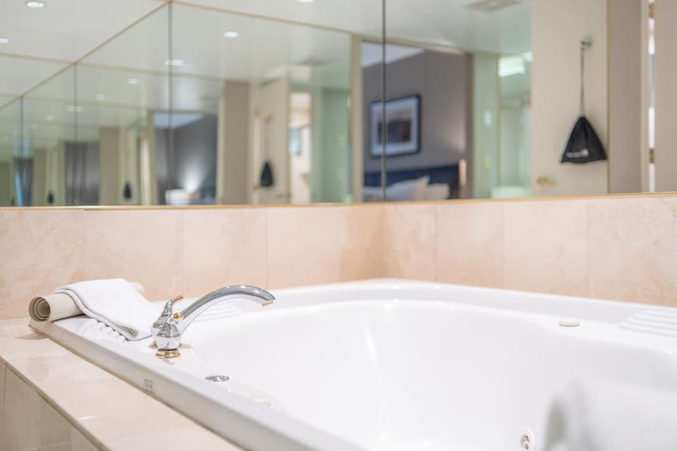 Bathroom, towels