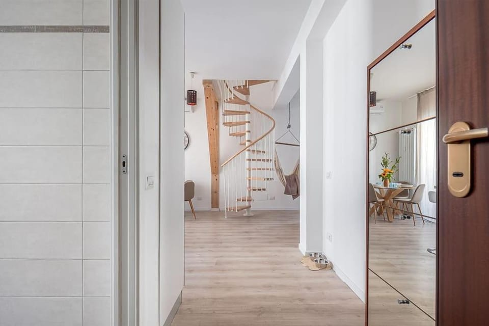 Cozy apartment 1 Min from new MM4 Argonne Apartment in Milan