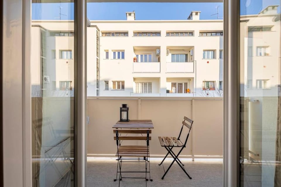 Cozy apartment 1 Min from new MM4 Argonne Apartment in Milan