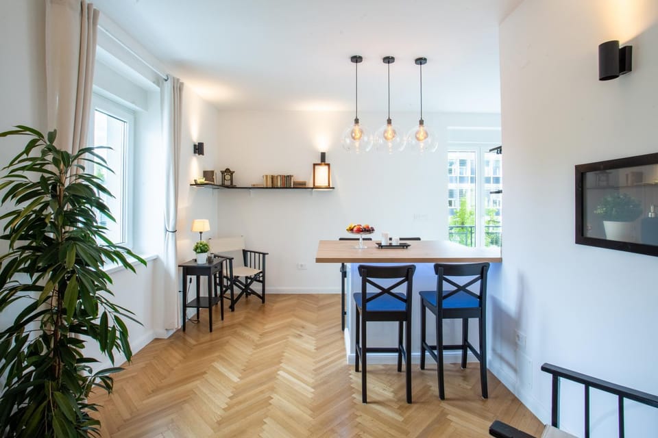 Kitchen or kitchenette, Seating area, Dining area