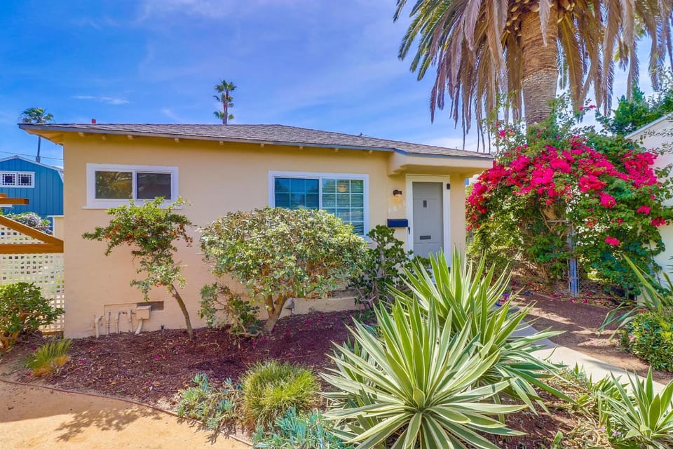 OB Smiths Cottage By The Beach House in Ocean Beach