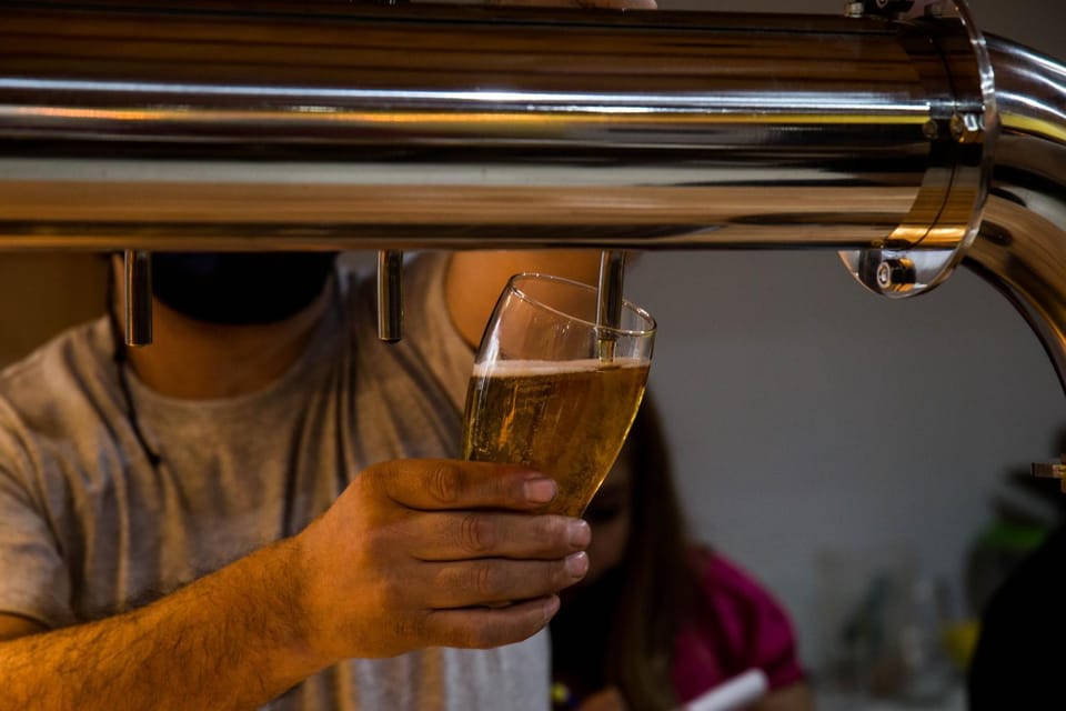 People, Lounge or bar, Food and drinks, Drinks