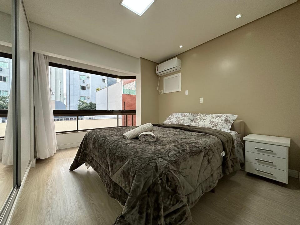 Bed, Bedroom, towels, air conditioner