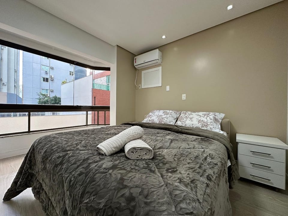 Bed, Bedroom, towels, air conditioner