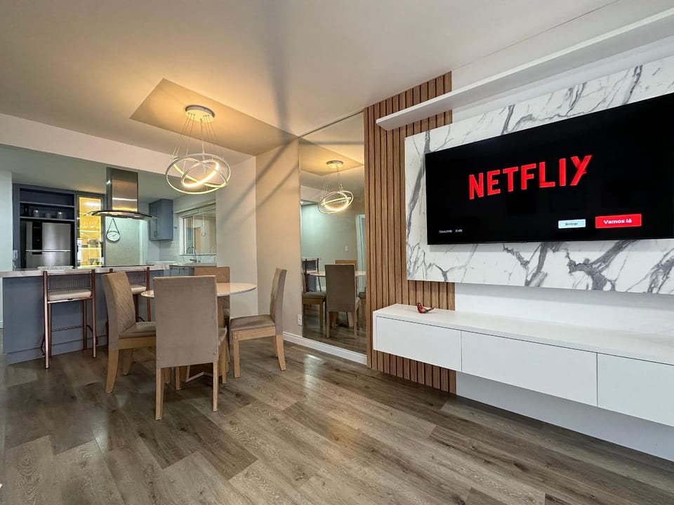 TV and multimedia, Kitchen or kitchenette, Dining area