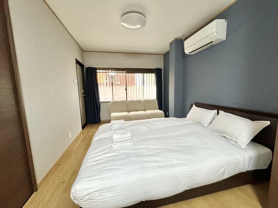 Bed, Bedroom, air conditioner