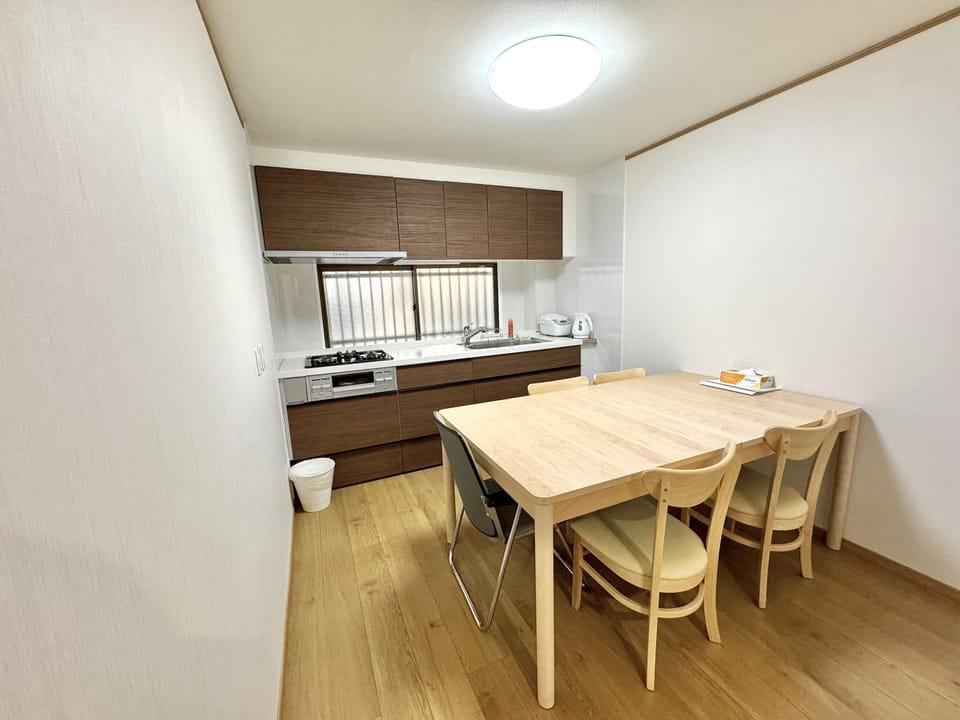 Kitchen or kitchenette, Dining area, stove