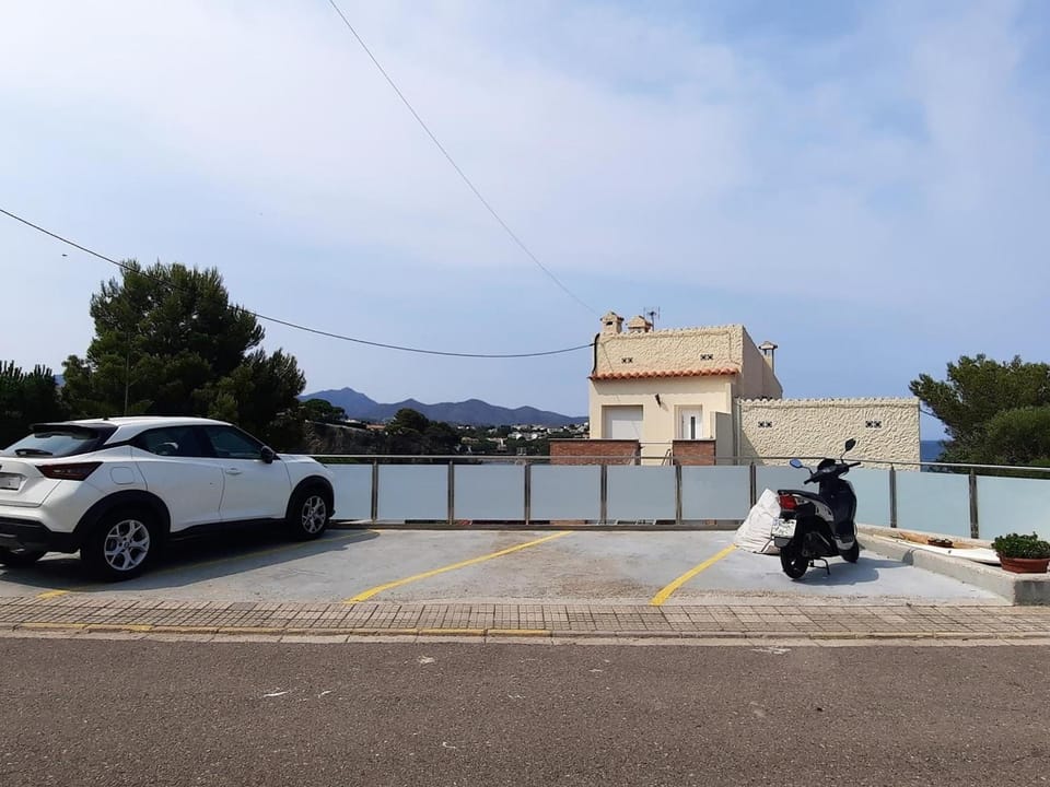 Apartamento con vistas al mar, se admiten mascotas y aparcamiento en Llançà - ES-170-15 Apartment in Alt Empordà