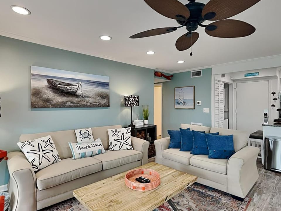 Living room, Seating area, furniture