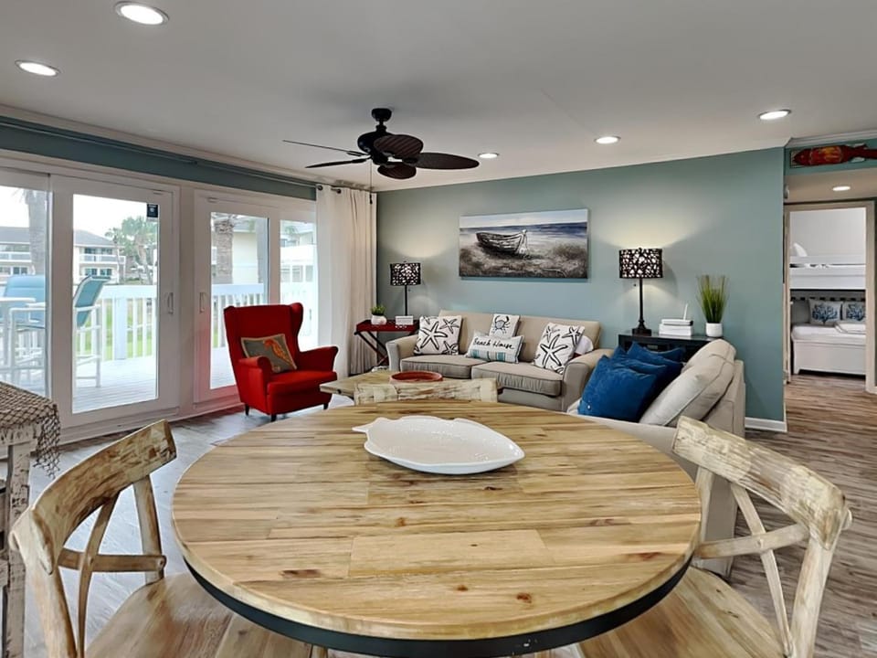 Balcony/Terrace, Living room, Seating area, Dining area, furniture