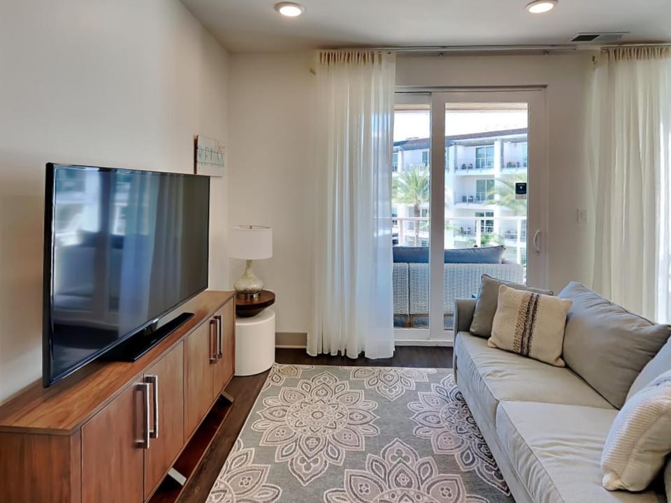 TV and multimedia, Balcony/Terrace, Living room, Seating area, Pool view, furniture