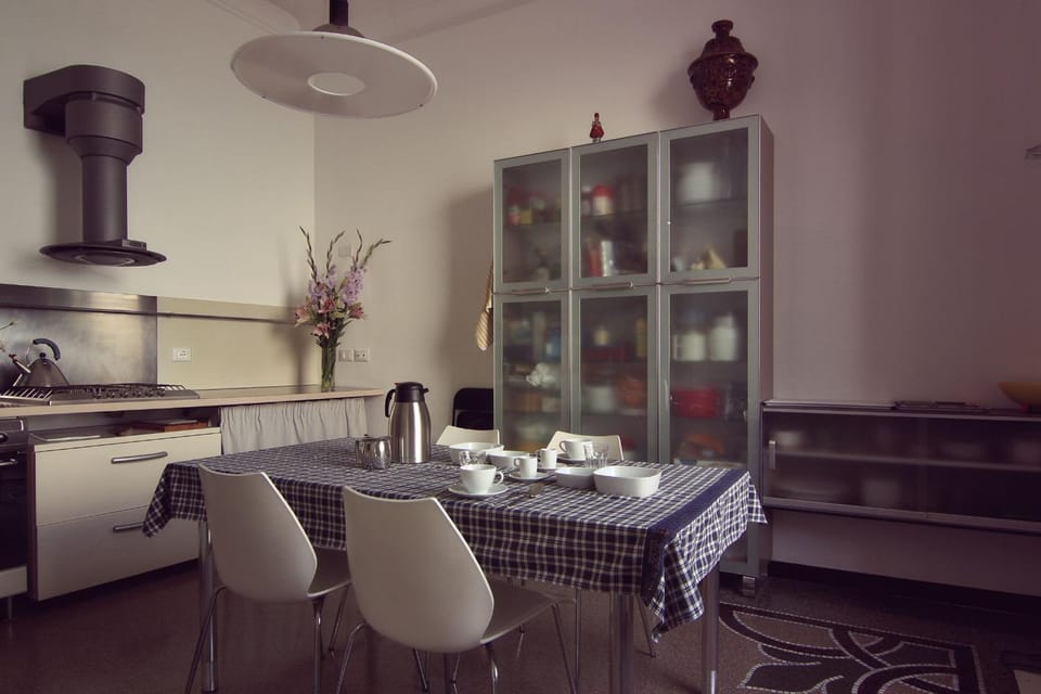 Dining area, Food, Drinks