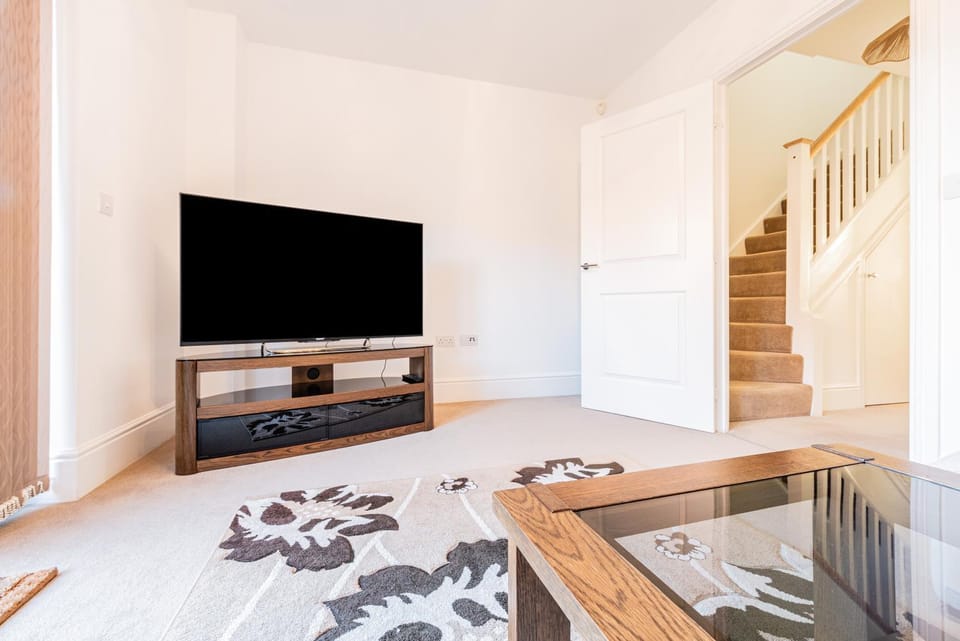 Modern 4 bed house perfect for contractors with free parking House in Manchester