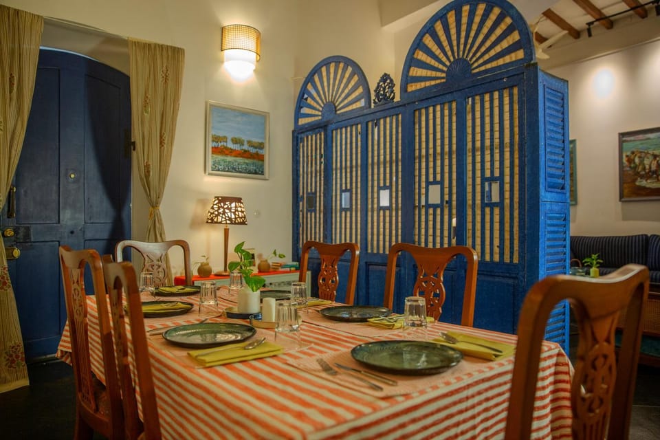 Restaurant/places to eat, Seating area, Dining area