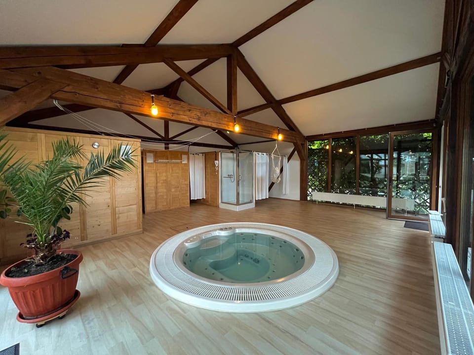 Hot Tub, Spa and wellness centre/facilities
